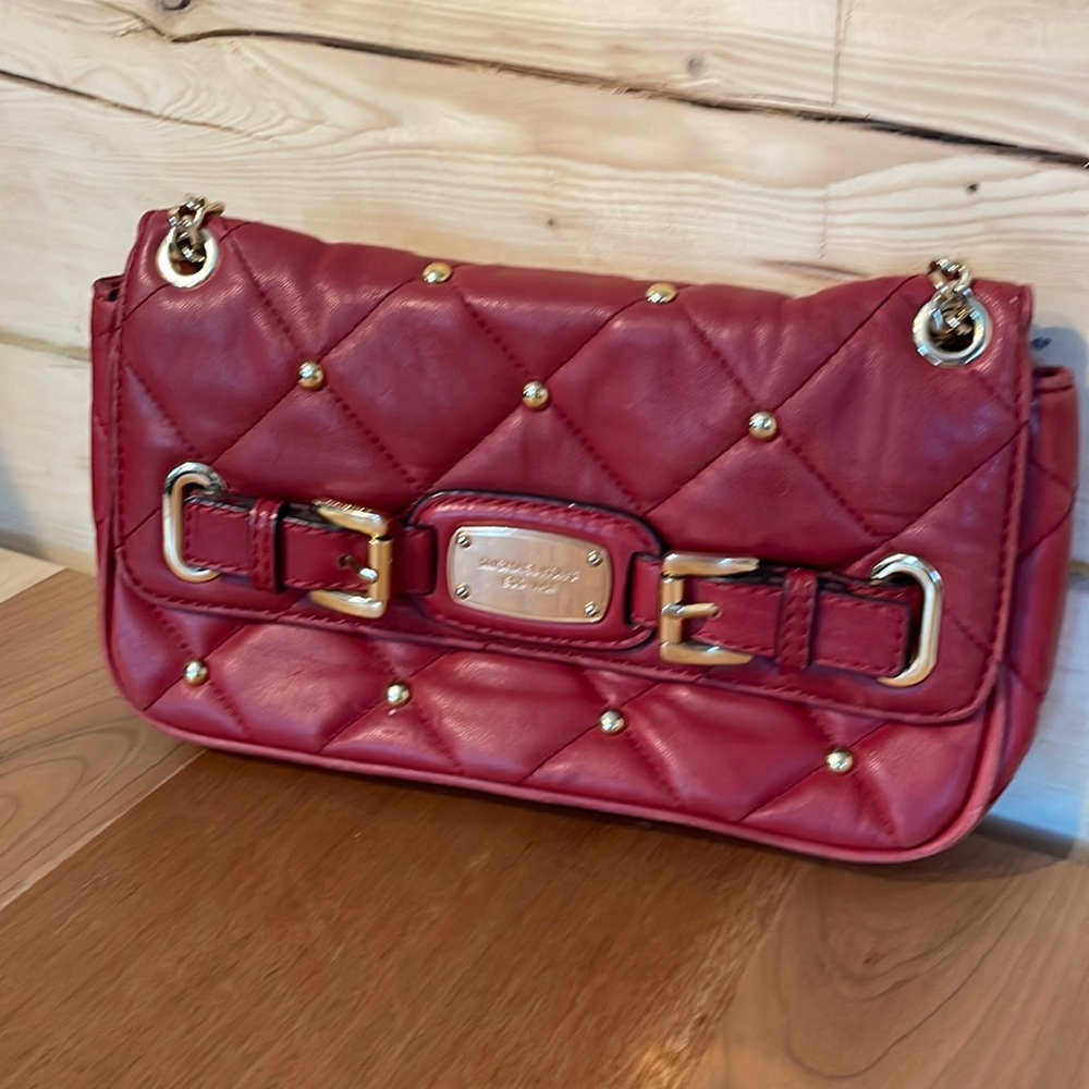 Micheal Kors Fuchsia hand bag with gold accents